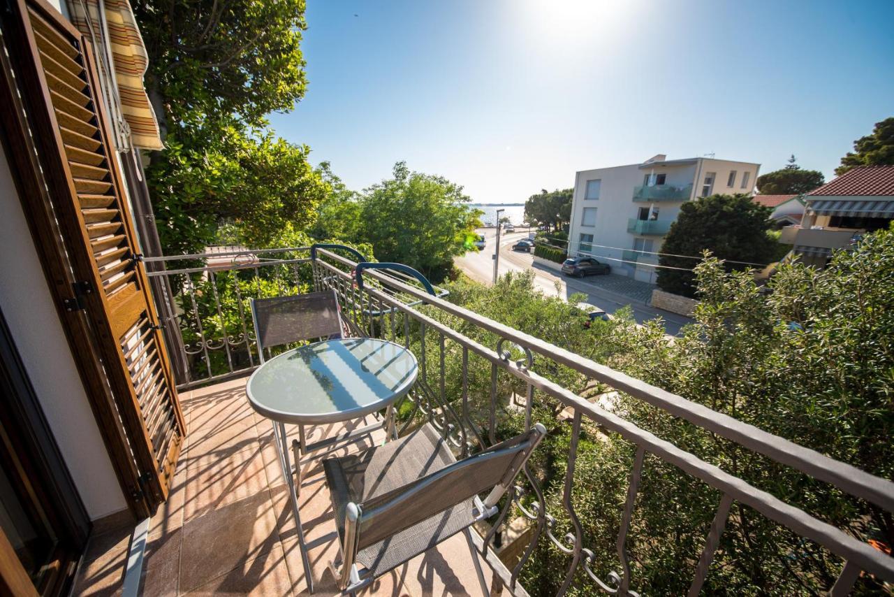 Apartments And Rooms By The Sea Vrsi - Mulo, Zadar - 5848 Bagian luar foto